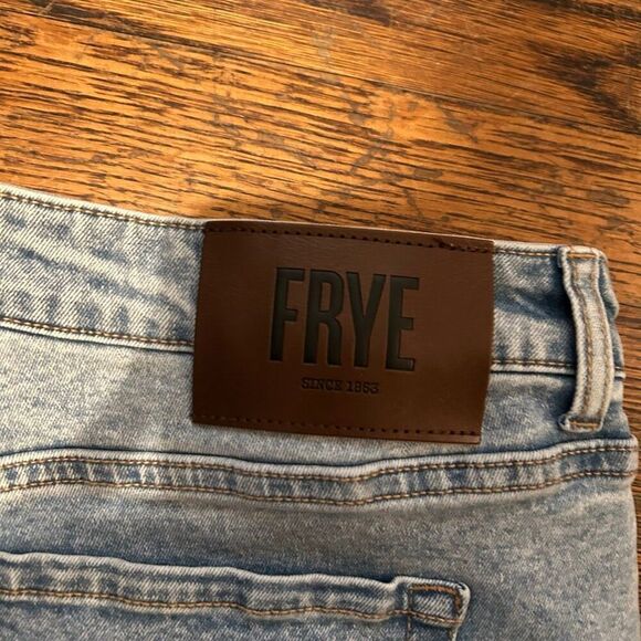 Women’s Frye Jeans - Picture 3 of 7